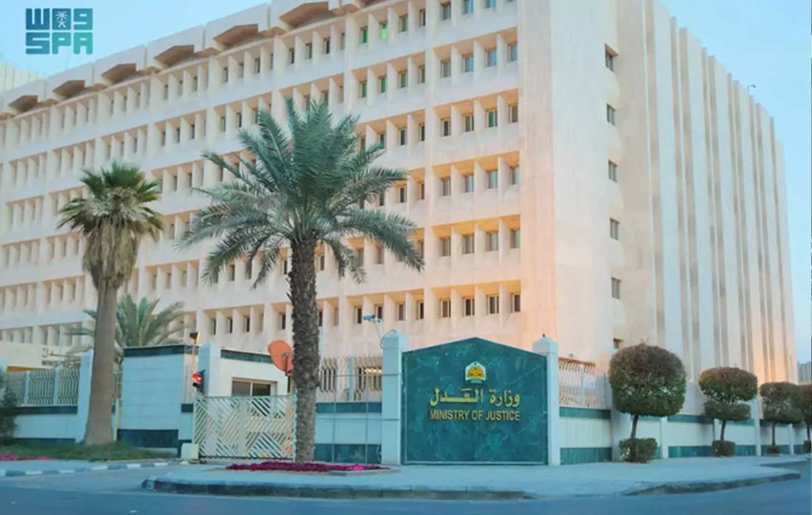 സൗദിയിൽ ശമ്പളം വൈകിയാൽ സ്പോൺസർഷിപ്പ് മാറാനുള്ള നിയമം പ്രാബല്യത്തിലേക്ക്