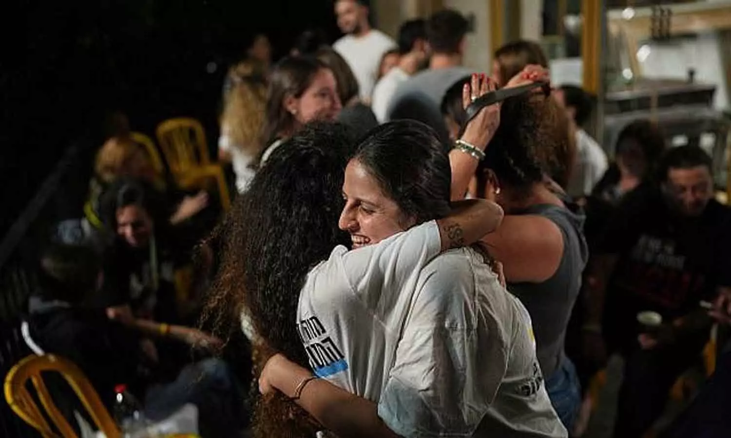 വെടിനിർത്തലെന്ന ട്രംപിന്റെ പ്രഖ്യാപനം:  തെൽഅവീവിൽ ബന്ദികളുടെ ബന്ധുക്കളുടെ ആഹ്ലാദപ്രകടനം