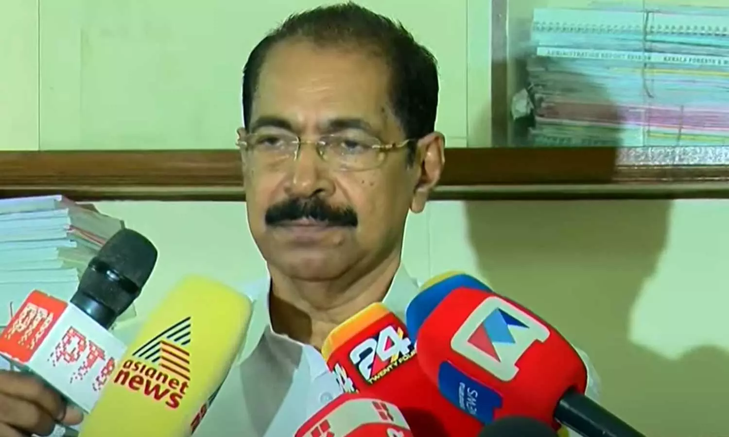 ചീഫ് മാർഷലിനെ ആരും മർദിച്ചിട്ടില്ല, എംഎൽഎമാരുടെ സസ്പെൻഷന് പിന്നിൽ സ്പീക്കറുടെ ഗൂഢാലോചന: സണ്ണി ജോസഫ് ചീഫ് മാർഷലിനെ ആരും മർദിച്ചിട്ടില്ല, എംഎൽഎമാരുടെ സസ്പെൻഷന് പിന്നിൽ സ്പീക്കറുടെ ഗൂഢാലോചന: സണ്ണി ജോസഫ്