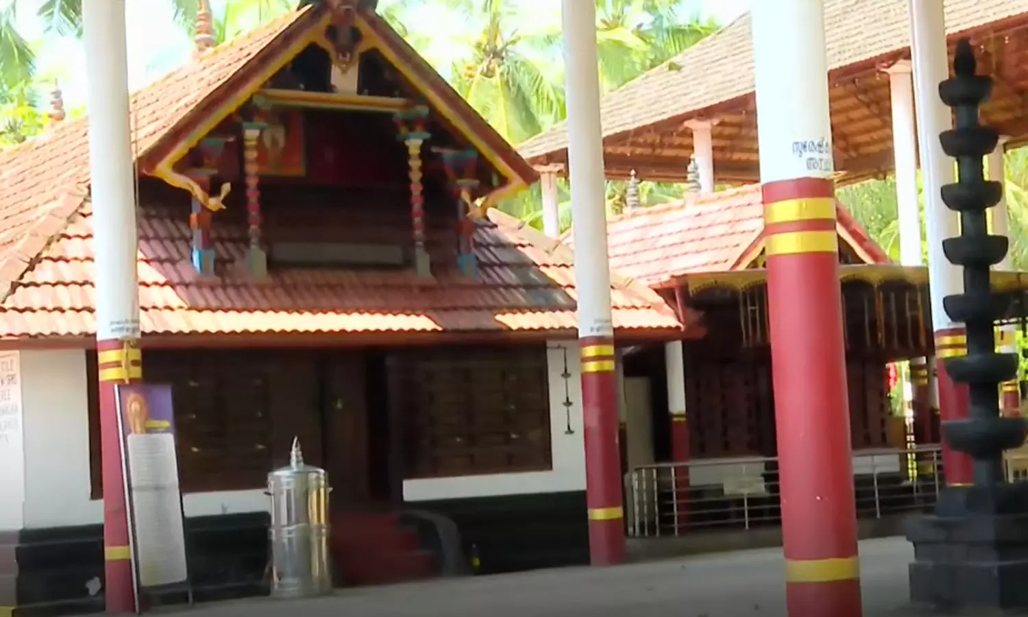 ബാലുശ്ശേരി കോട്ട ക്ഷേത്രത്തിൽ സ്വർണം കാണാതായ സംഭവം: മുൻ എക്സിക്യൂട്ടീവ് അംഗം ടി.ടി വിനോദിനെതിരെ കൂടുതൽ ക്ഷേത്ര സമിതികൾ രംഗത്ത്