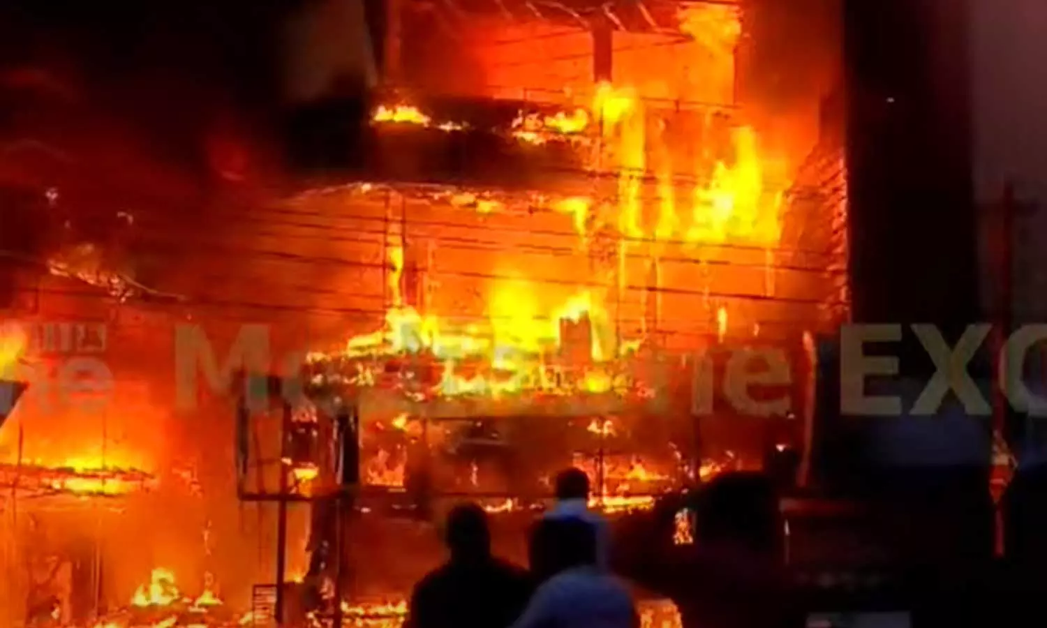 കണ്ണൂർ തളിപ്പറമ്പിൽ വൻ തീപിടിത്തം കണ്ണൂർ തളിപ്പറമ്പിൽ വൻ തീപിടിത്തം