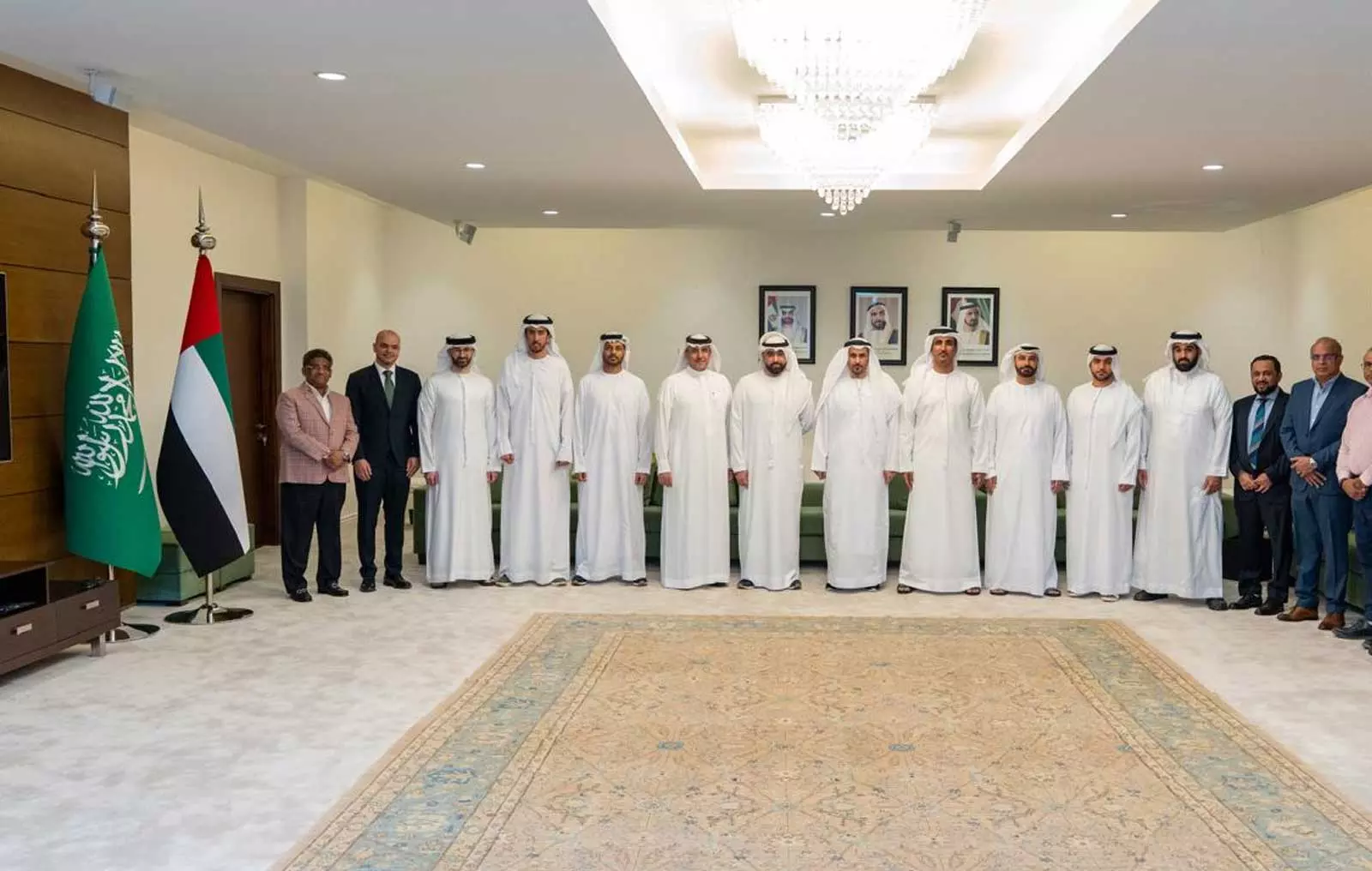 ലുലു സൗദി ഡയറക്ടറും നിയുക്ത യുഎഇ അംബാസഡറും കൂടിക്കാഴ്ച നടത്തി ലുലു സൗദി ഡയറക്ടറും നിയുക്ത യുഎഇ അംബാസഡറും കൂടിക്കാഴ്ച നടത്തി