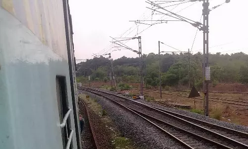 ട്രെയിനിൽ കുഴഞ്ഞുവീണ യുവാവ് ആംബുലൻസ് കിട്ടാതെ പ്ലാറ്റ്‌ഫോമിൽ കിടന്നു മരിച്ച സംഭവം; സ്വമേധയാ കേസെടുത്ത് മനുഷ്യാവകാശ കമ്മീഷൻ