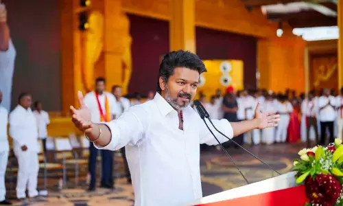 കരൂർ ദുരന്തത്തിന് പിന്നാലെ വിജയ് എന്‍ഡിഎയിലേക്ക്?; തീരുമാനം പൊങ്കലിന് ശേഷമെന്ന് നടന്‍