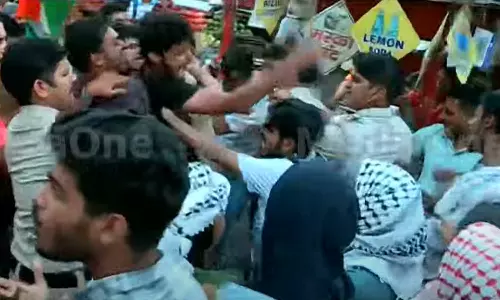 ഡൽഹി യൂണിവേഴ്സിറ്റിയിൽ ഫലസ്തീൻ അനുകൂല പ്രകടനം നടത്തിയ വിദ്യാർഥികളെ ആക്രമിച്ച് എബിവിപി