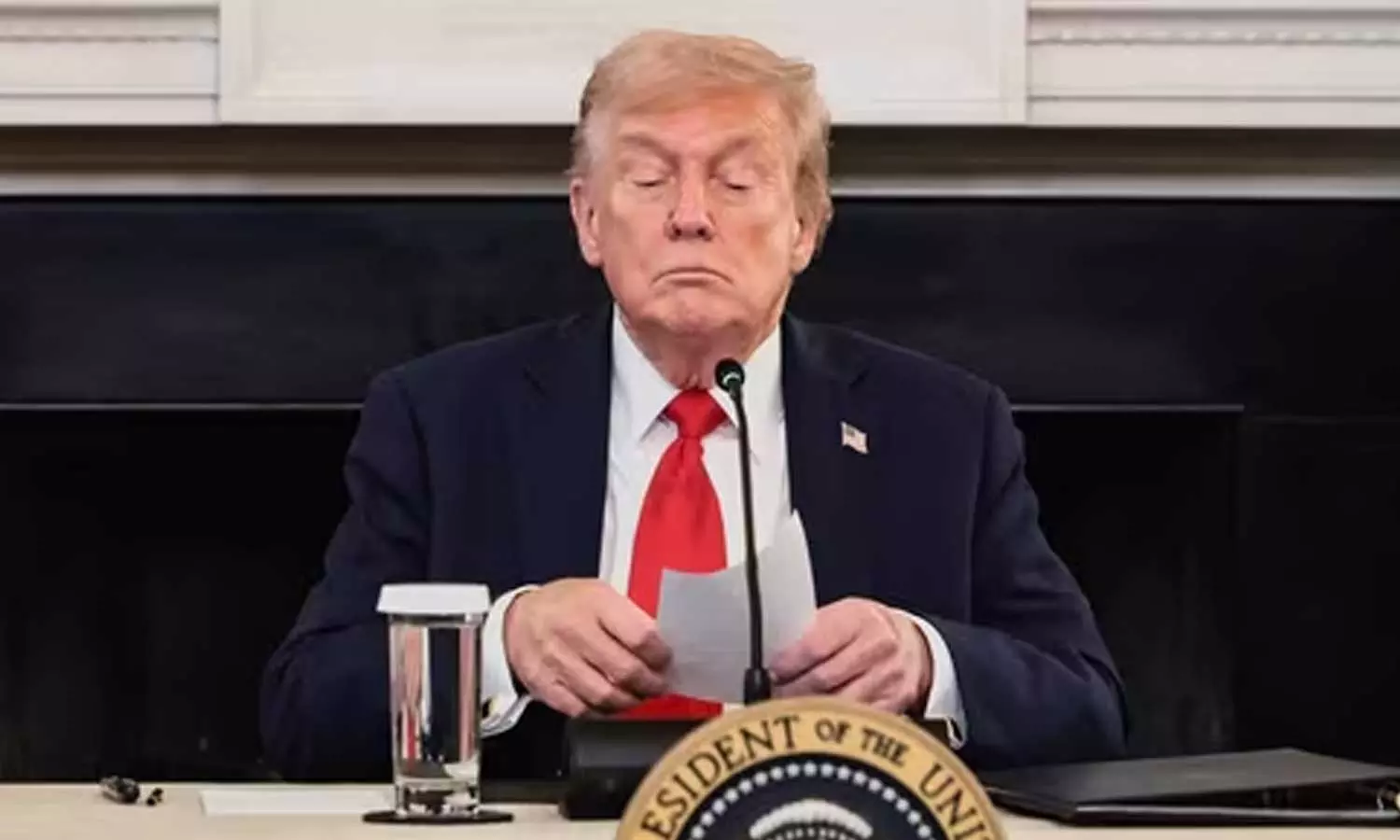 എനിക്ക് തരൂ എന്ന് ഞാൻ പറഞ്ഞില്ല, അവള്‍ അങ്ങനെ ചെയ്തേക്കും; സമാധാന നൊബേലിൽ പ്രതികരണവുമായി ട്രംപ്