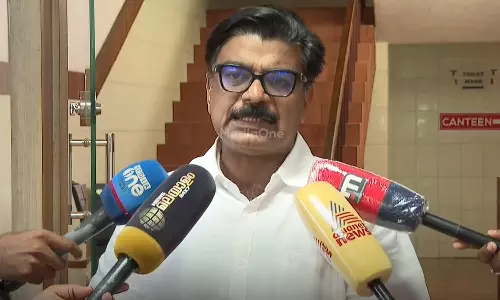 മുഖ്യമന്ത്രി സംഘപരിവാറിന്റെ അടിമ, മോദിയുടെ ദയാവായ്പിലാണ് അധികാരത്തിൽ തുടരുന്നത്: മാത്യു കുഴൽനാടൻ