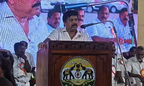 ഉദ്ഘാടനത്തിനിടെ സ്വകാര്യ ബസ് വേഗത്തിൽ ഹോണടിച്ചെത്തി; നടപടിയെടുത്ത് മന്ത്രി കെ.ബി ഗണേഷ് കുമാർ