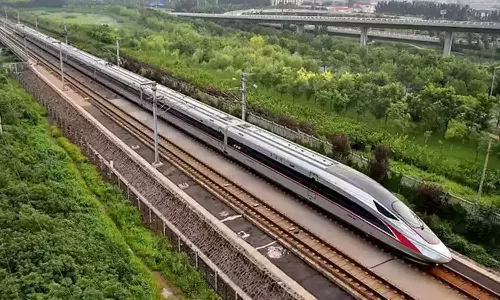 രാജ്യത്തെ ആദ്യ ബുള്ളറ്റ് ട്രെയിൻ വരുന്നു; 2027 ആഗസ്റ്റ് മുതൽ സർവീസ് നടത്തും