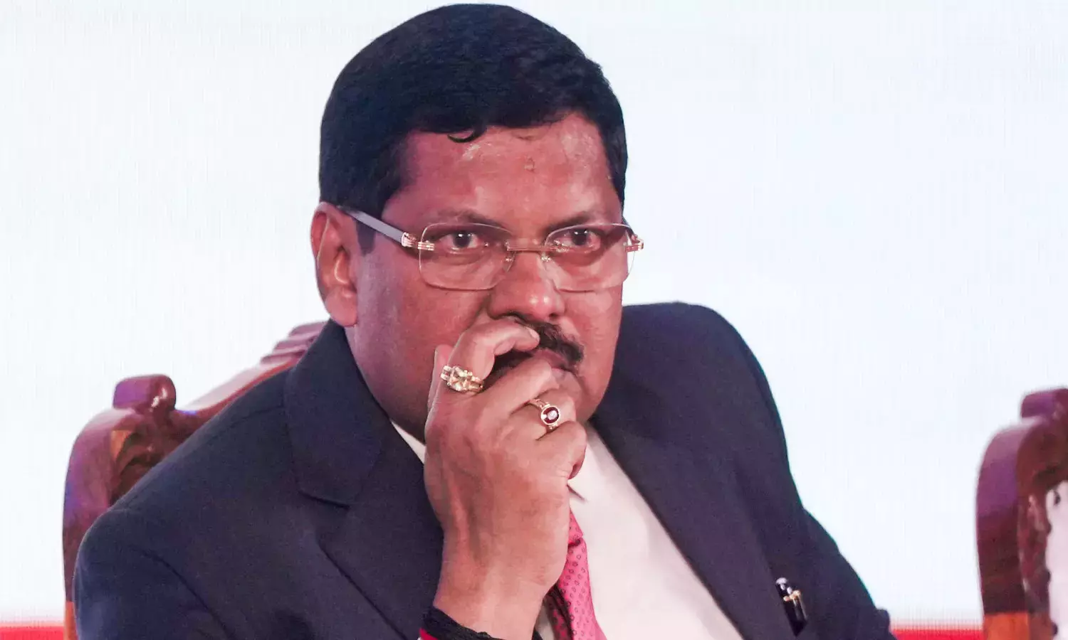 വെണ്ണപ്പാളി ഭേദിച്ച ചെരുപ്പേറും ഹിന്ദുത്വ അക്രമ ആഹ്വാനങ്ങളും