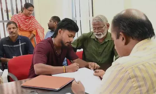 കോട്ടയം മെഡിക്കൽ കോളജ് അപകടം;  മരിച്ച ബിന്ദുവിൻ്റെ മകൻ നവനീത് സർക്കാർ ജോലിയിൽ പ്രവേശിച്ചു