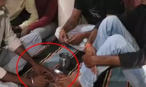 എഐ ചിത്രം പ്രചരിപ്പിച്ച് അപമാനിച്ചു; യുവാവിനെക്കൊണ്ട് ബ്രാഹ്മണന്‍റെ കാല്‍ കഴുകി വെള്ളം കുടിപ്പിച്ചു,കേസെടുത്ത് പൊലീസ്