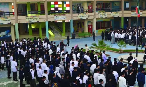 കുവൈത്തിൽ സ്കൂളുകളിൽ മതപരവും രാഷ്ട്രീയപരവുമായ എല്ലാ പ്രവർത്തനങ്ങൾക്കും നിരോധനമേർപ്പെടുത്തും