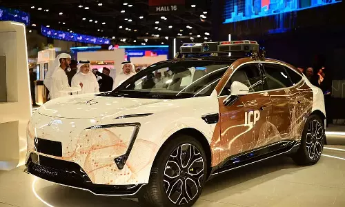 യുഎഇയിൽ വിസാ നിയമലംഘകരെ പിടികൂടാൻ എഐ സ്മാർട്ട് കാറുകൾ