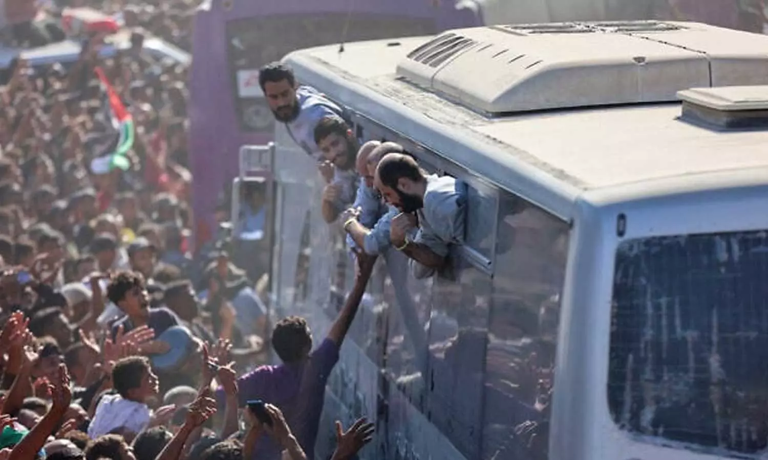 154 തടവുകാരെ ഈജിപ്തിലേക്ക് നാടുകടത്താന് ഇസ്രായേൽ; അന്യായമെന്ന് ഫലസ്തീൻ പോരാളി സംഘടനകൾ 154 തടവുകാരെ ഈജിപ്തിലേക്ക് നാടുകടത്താന് ഇസ്രായേൽ; അന്യായമെന്ന് ഫലസ്തീൻ പോരാളി സംഘടനകൾ