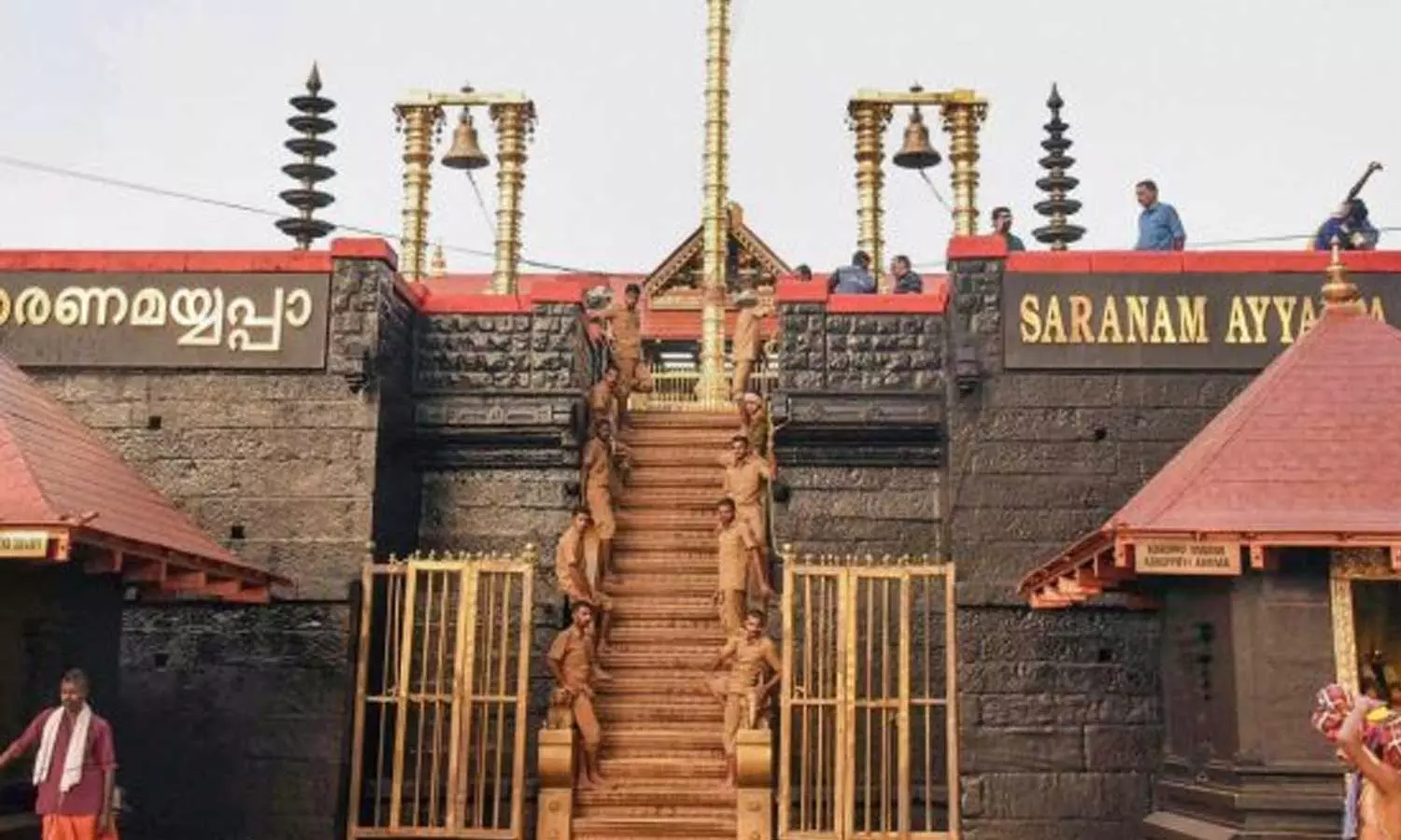 ശബരിമല സ്വർണക്കൊള്ള: ദേവസ്വം ബോർഡ് യോഗം ഇന്ന്; അസി.എൻജിനീയറെയും സസ്പെൻഡ് ചെയ്തേക്കും ശബരിമല സ്വർണക്കൊള്ള: ദേവസ്വം ബോർഡ് യോഗം ഇന്ന്; അസി.എൻജിനീയറെയും സസ്പെൻഡ് ചെയ്തേക്കും