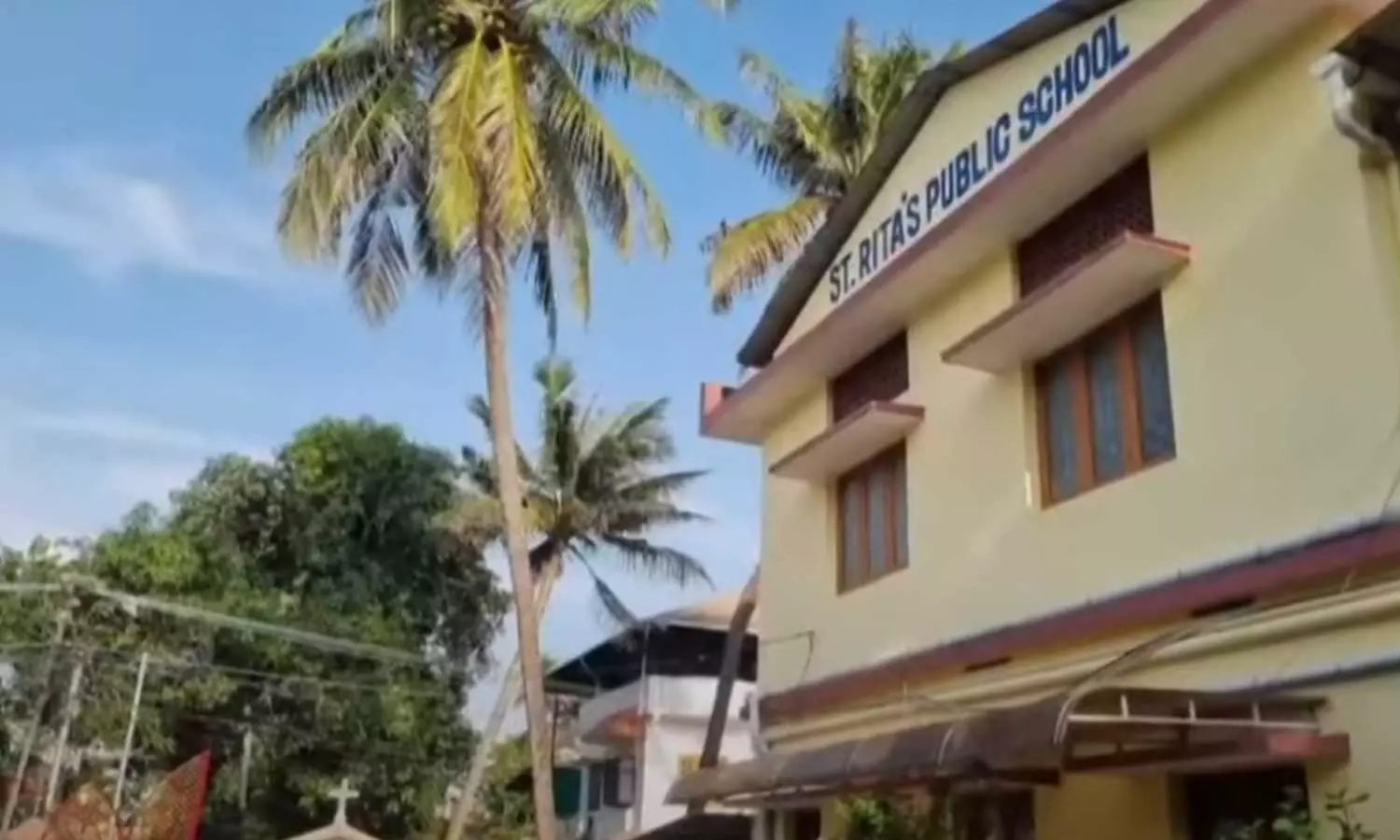 ശിരോവസ്ത്ര വിലക്ക്: പള്ളുരുത്തി സെൻ്റ് റീത്താസ് സ്കൂളിന് വീഴ്ച പറ്റിയെന്ന് റിപ്പോർട്ട് ശിരോവസ്ത്ര വിലക്ക്: പള്ളുരുത്തി സെൻ്റ് റീത്താസ് സ്കൂളിന് വീഴ്ച പറ്റിയെന്ന് റിപ്പോർട്ട്