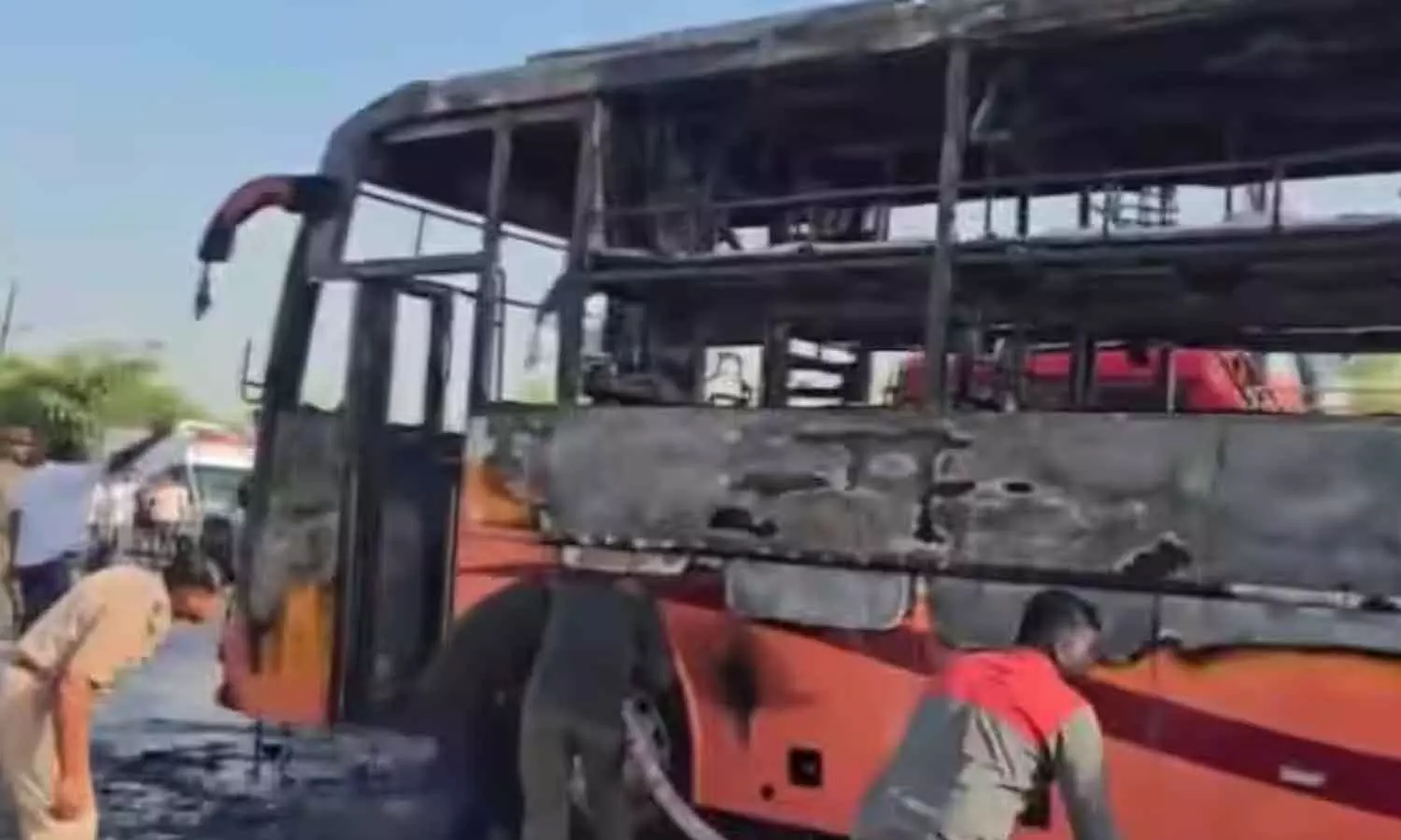 രാജസ്ഥാനിൽ ബസിന് തീപിടിച്ച് 20 മരണം രാജസ്ഥാനിൽ ബസിന് തീപിടിച്ച് 20 മരണം