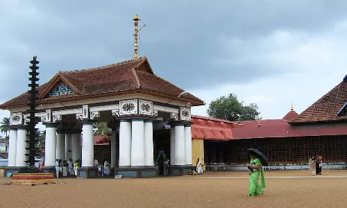 വൈക്കം മഹാദേവ ക്ഷേത്രത്തിലും സ്വർണക്കൊള്ള; വഴിപാടായി കിട്ടിയ 28 പവൻ കവർന്നു