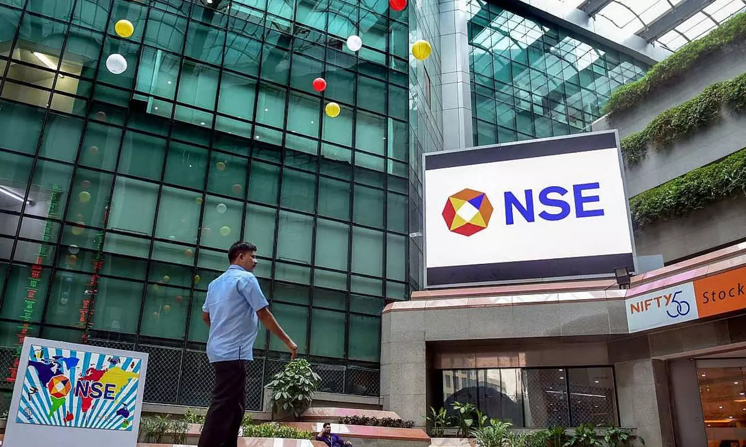 നാഷണൽ സ്റ്റോക്ക് എക്സ്ചേഞ്ച് ദശലക്ഷക്കണക്കിന് സൈബർ ആക്രമണം നേരിടുന്നു; ഓപ്പറേഷൻ സിന്ദൂർ ദിവസം 40 കോടി സൈബർ ആക്രമണങ്ങൾ നേരിട്ടു; റിപ്പോർട്ട്