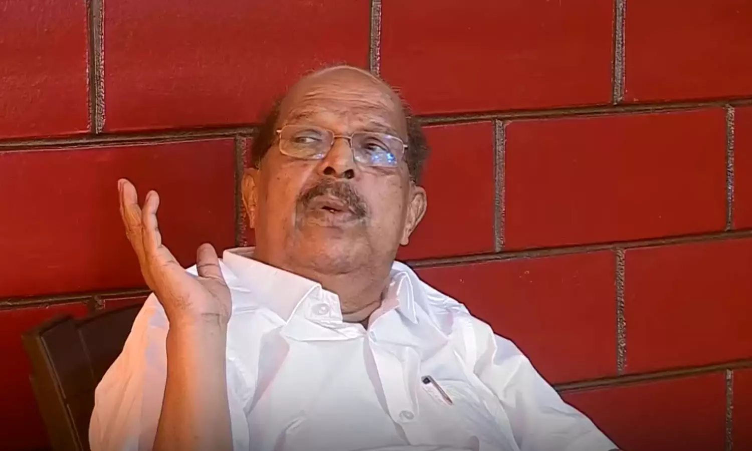 എന്നെ ഉപദേശിക്കാൻ വരേണ്ട, ഞാൻ പാർട്ടിക്ക് അകത്തു തന്നെ; സജി ചെറിയാനെതിരെ ജി. സുധാകരൻ