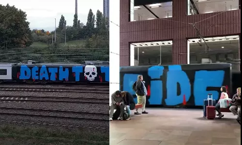 ബെൽജിയത്തിൽ ഡെത്ത് ടു ദി ഐഡിഎഫ് ഗ്രാഫിറ്റി പതിച്ച ബോഗികളുമായി ട്രെയിൻ