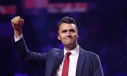 അമേരിക്കക്കാരുടെ മരണം ആഘോഷിക്കുന്നവരെ ആവശ്യമില്ല: ചാർളി കിർക്കിന്റെ മരണത്തിൽ ആറ് പേരുടെ വിസ റദ്ദാക്കി യുഎസ്‌