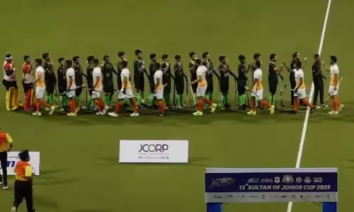 ഹോക്കിയിൽ ഹൈ ഫൈ; വിവാദങ്ങളില്ലാതെ ഇന്ത്യ - പാകിസ്താൻ ഹോക്കി മത്സരം