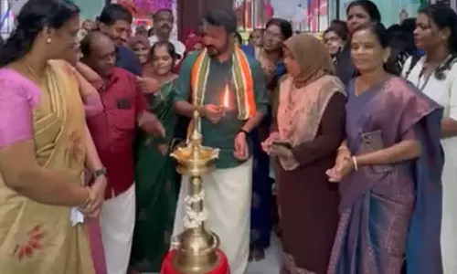 രാഹുൽ മാങ്കൂട്ടത്തിൽ  വീണ്ടും  പൊതുപരിപാടിയിൽ;  പ്രതിഷേധങ്ങൾ ഇല്ല