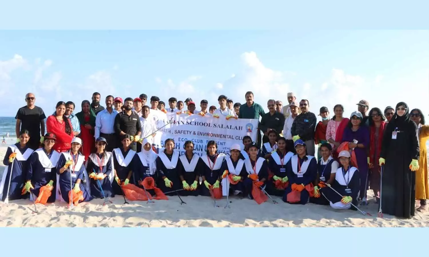 ഇന്ത്യൻ സ്‌കൂൾ സലാല ദോഫാർ മുനിസിപ്പാലിറ്റിയുമായി ചേർന്ന് ബീച്ച് ശുചീകരണം നടത്തി