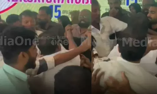 മലപ്പുറം തെന്നല പഞ്ചായത്തിൽ വികസന സദസിനിടെ എൽഡിഎഫ് - യുഡിഎഫ് പ്രവർത്തകർ തമ്മിൽ വാക്കേറ്റം