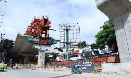 ​ഞാൻ ഗ​ർഭിണിയായിരുന്നപ്പോൾ തുടങ്ങിയതാണ്, മകന് എട്ട് വയസായിട്ടും പണി തീർന്നിട്ടില്ല; ഫ്ലൈ ഓവർ നിർമാണത്തെ ട്രോളി യുവതി