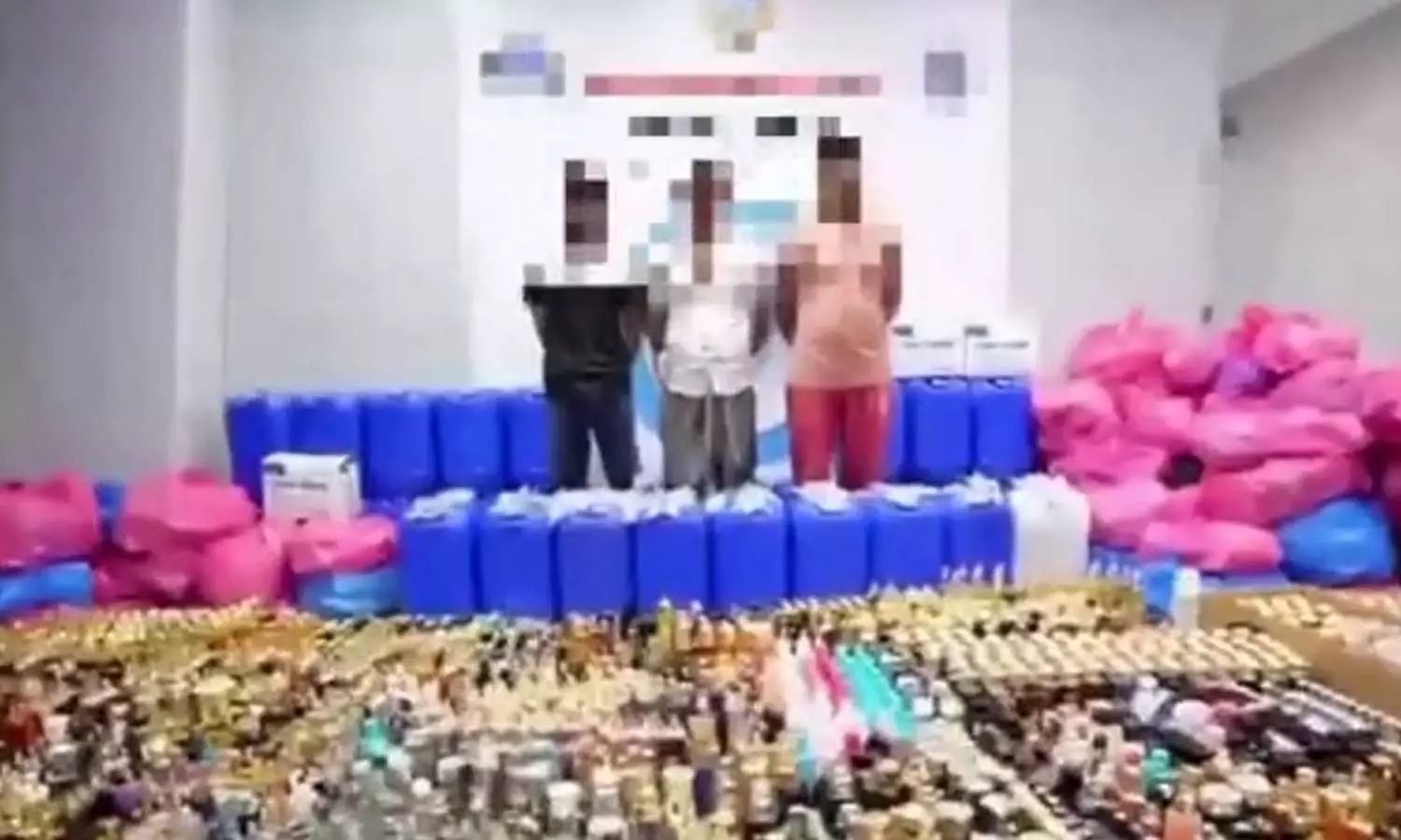 Three Asians Arrested in Jleeb Al-Shuyoukh for Running Counterfeit Perfume Factory Three Asians Arrested in Jleeb Al-Shuyoukh for Running Counterfeit Perfume Factory