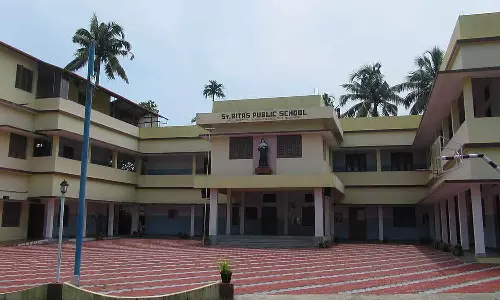 മകൾ ഷാൾ ധരിച്ചുവരുന്നത് മറ്റ് കുട്ടികളിൽ ഭയമുണ്ടാക്കുമെന്ന്, സമാന വേഷം ധരിച്ച കന്യാസ്ത്രീകളായ അധ്യാപകർ പറഞ്ഞത് മകളെ തളർത്തി: ഫേസ്ബുക്ക് പോസ്റ്റുമായി സ്കൂളിൽ ശിരോവസ്ത്ര വിലക്ക് നേരിട്ട വിദ്യാർത്ഥിനിയുടെ പിതാവ്