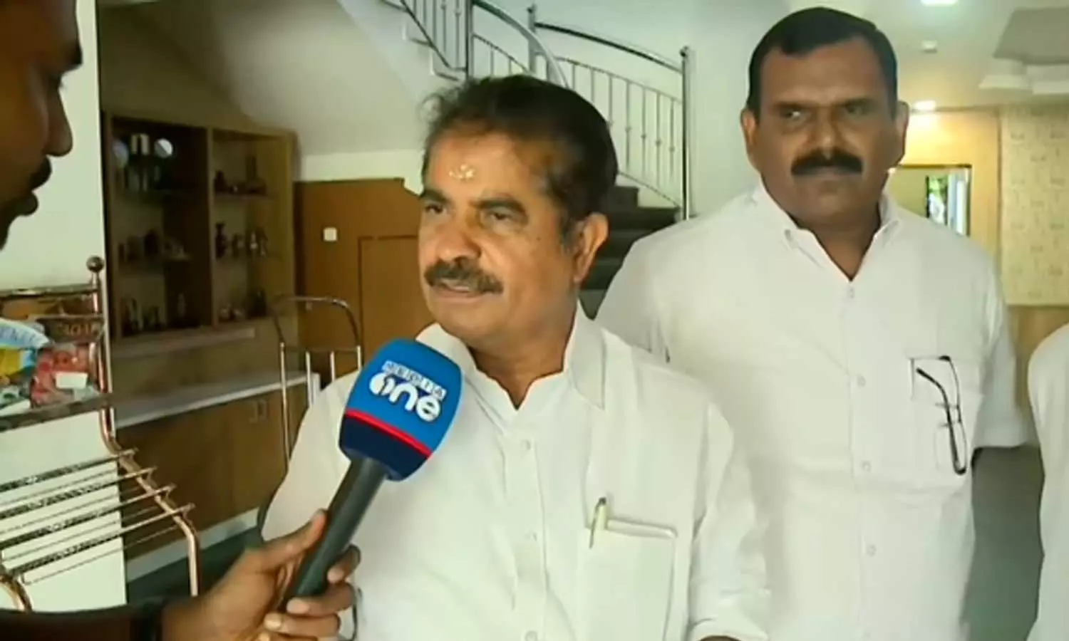 അതൃപ്തി അറിയിച്ചിട്ടില്ല; മുരളീധരൻ ഇന്നലെ എന്നോട് പറഞ്ഞിട്ടാണ് പോയത്: അടൂർ പ്രകാശ്