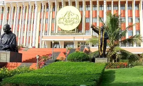 തദ്ദേശ തെരഞ്ഞെടുപ്പിന് ഒരുങ്ങി സർക്കാർ; ജനകീയ പ്രഖ്യാപനങ്ങൾ ഉടനുണ്ടായേക്കും തദ്ദേശ തെരഞ്ഞെടുപ്പിന് ഒരുങ്ങി സർക്കാർ; ജനകീയ പ്രഖ്യാപനങ്ങൾ ഉടനുണ്ടായേക്കും