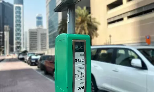 പാർക്കിങ്ങിലും പൊലീസ് കണ്ണ്!; ദുബൈയിൽ നിയമനടപടി നേരിടുന്ന വാഹനങ്ങളെ പാർക്കിങ്ങിൽ വെച്ച് പിടികൂടും