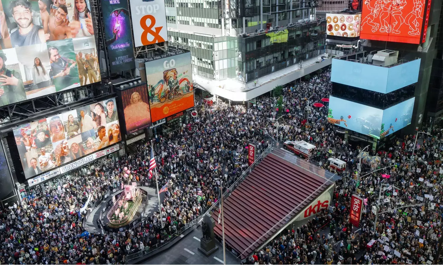 രാജാവല്ല, പ്രസിഡന്റ്; അമേരിക്കയിൽ ട്രംപിനെതിരെ വൻപ്രതിഷേധം; തെരുവിലിറങ്ങി ലക്ഷങ്ങൾ