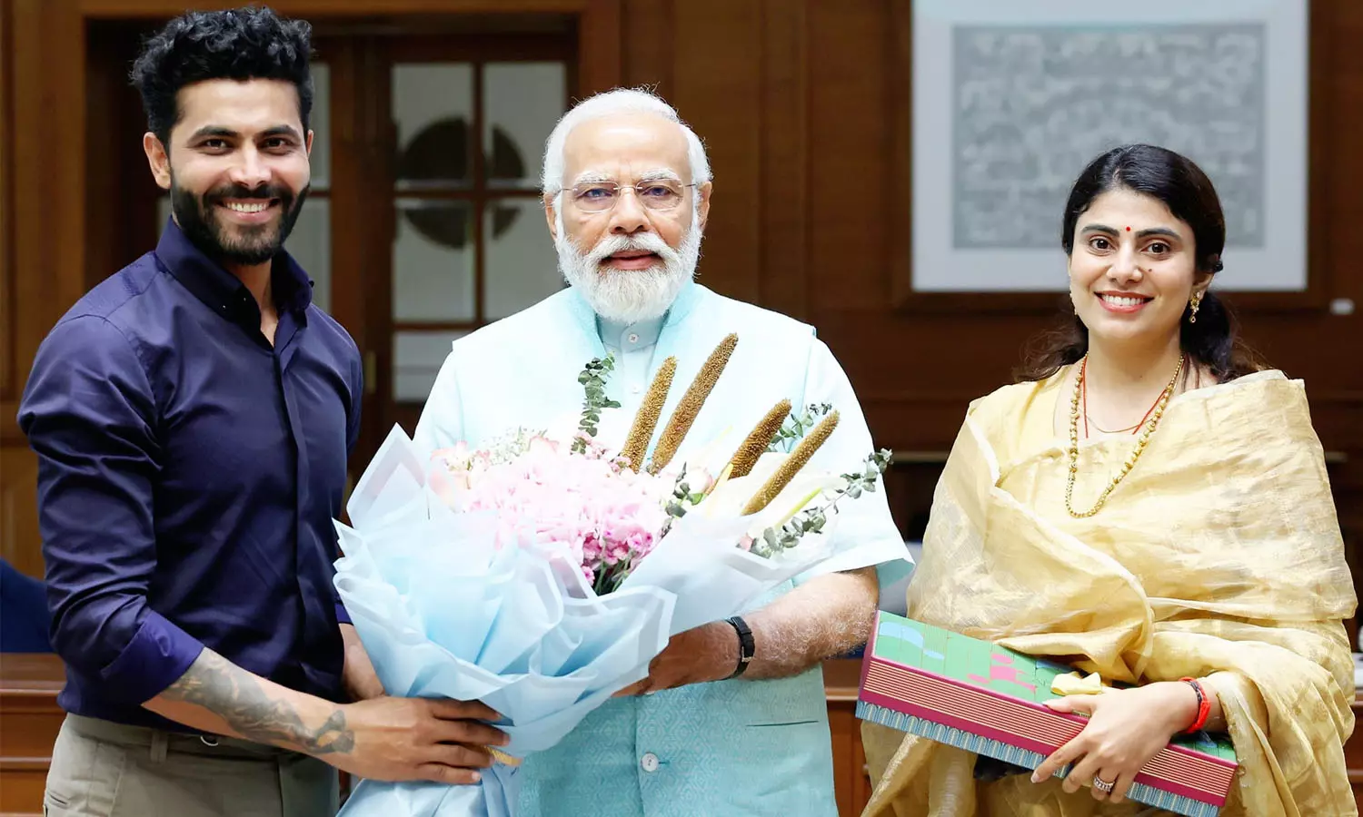 ഗുജറാത്ത് മന്ത്രിസഭയിൽ രവീന്ദ്ര ജഡേജയുടെ ഭാര്യയും; വിദ്യാഭ്യാസ മന്ത്രിയായി ചുമതലയേറ്റ് റിവാബ ജഡേജ