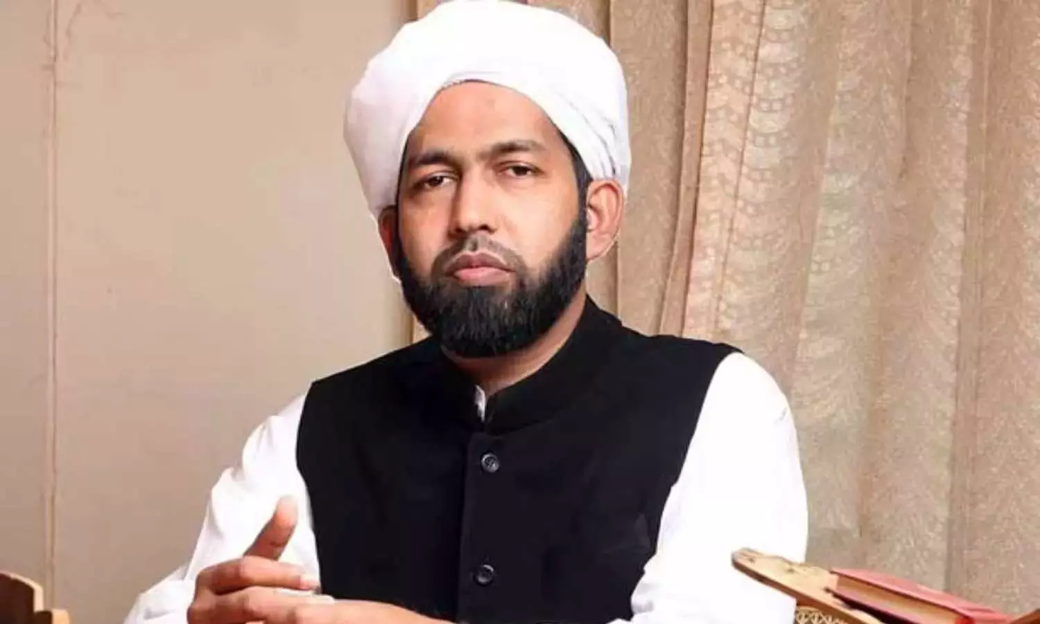 നമ്മുടെ സ്ഥാപനങ്ങളിൽ എല്ലാ വിഭാഗക്കാർക്കും പൂർണ മതസ്വാതന്ത്ര്യമുണ്ട്, ഹിജാബ് വിലക്കിൽ വർഗീയ മുതലെടുപ്പിന് അവസരമൊരുക്കരുത്: ഹക്കീം അസ്ഹരി