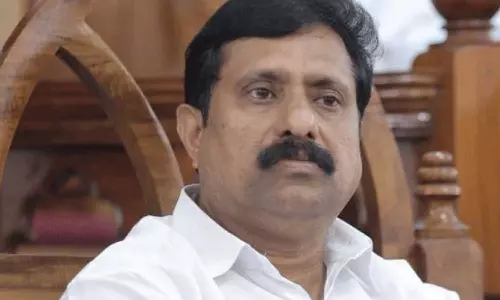 നെയ്യാറ്റിൻകരയിലെ വീട്ടമ്മയുടെ ആത്മഹത്യ: ലോൺ നൽകാമെന്ന് പറഞ്ഞ് ഡിസിസി ജനറൽ സെക്രട്ടറി പീഡിപ്പിച്ചെന്ന് കുറിപ്പ്