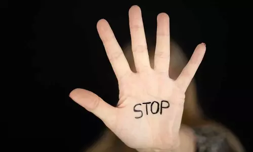 പെൺകുഞ്ഞിനെ പ്രസവിച്ചതിന്‍റെ പേരില്‍  യുവതിക്ക് ക്രൂരമർദനം; ഭര്‍ത്താവിനെതിരെ കേസെടുത്ത് പൊലീസ്