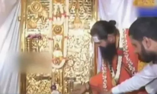 ശബരിമല സ്വർണക്കൊള്ള: ശ്രീകോവിലിന്റെ പുതിയ വാതിൽ ബം​ഗളൂരുവിൽ പൂജിച്ചു; ദൃശ്യങ്ങൾ പുറത്ത്