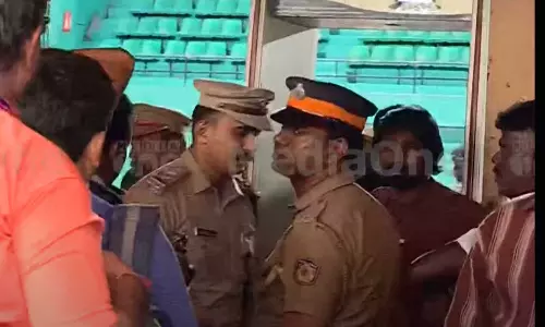 കൊച്ചിയിൽ നിരീശ്വരവാദി കൂട്ടായ്മയിൽ തോക്കുമായെത്തിയയാൾ കസ്റ്റഡിയിൽ; എസ്സൻസ് പരിപാടി നിർത്തിവെച്ചു