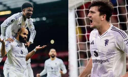 Maguire becomes hero; United beats Liverpool at Anfield, 2-1