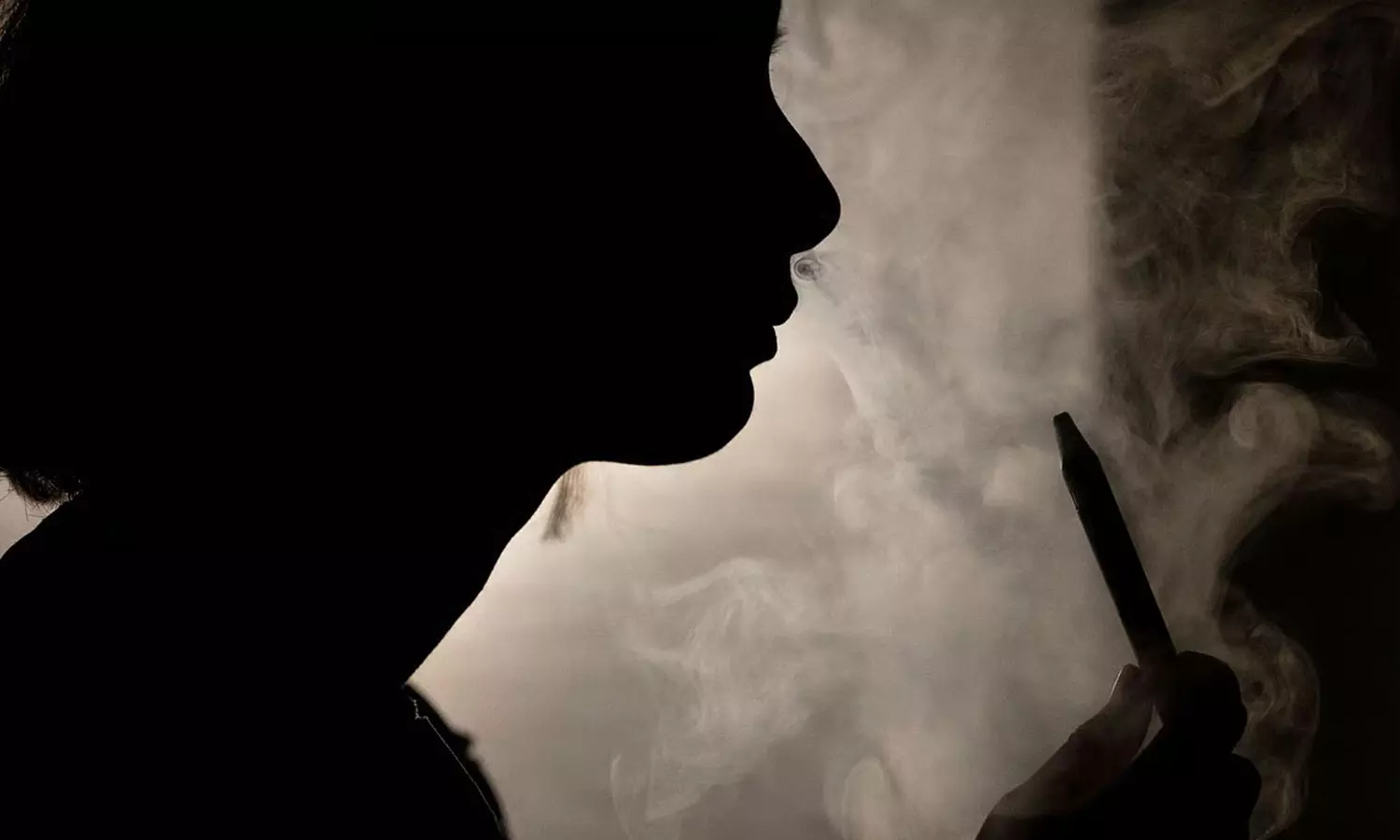 UAE influencers warned against hidden vape or smoking product promotions UAE influencers warned against hidden vape or smoking product promotions