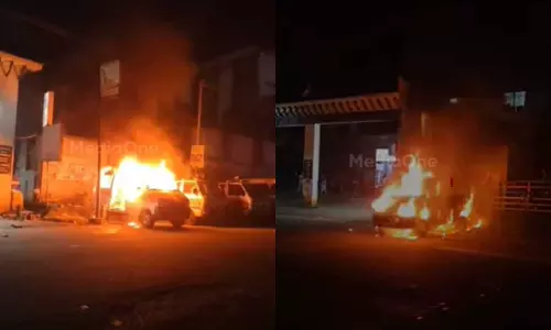 നെടുമങ്ങാട് എസ്‍ഡിപിഐ - സിപിഎം സംഘർഷം: എസ്‍ഡിപിഐയുടെ ആംബുലൻസ് തകർത്തു, ഡിവൈഎഫ്ഐയുടെ  ആംബുലൻസ് കത്തിച്ചു