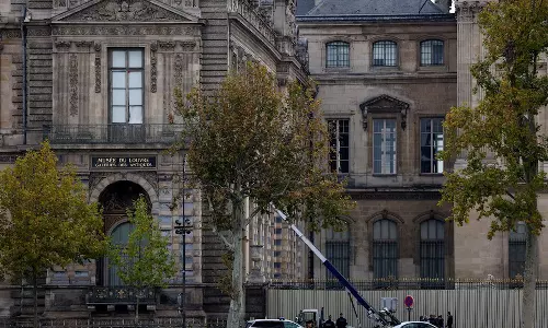 The Louvre Robbery That Stunned Paris