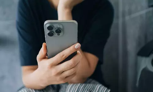 ടോയ്‍ലറ്റിലിരുന്ന് ഫോണ്‍ കാണാറുണ്ടോ? വേദനാജനകമായ ഈ രോഗം നിങ്ങളെ കാത്തിരിക്കുന്നെന്ന് പഠനം