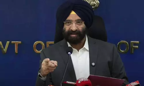 വിള അവശിഷ്ടങ്ങൾ കത്തിക്കാൻ കർഷകരെ നിർബന്ധിക്കുന്നു; പഞ്ചാബ് സർക്കാരിനെതിരെ ഡൽഹി മന്ത്രി